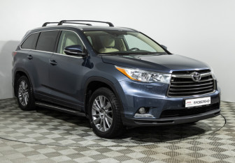 Подержанный автомобиль Toyota Highlander 2014 года (3 фото)