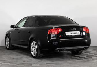 Подержанный автомобиль Audi S4 Sedan 2005 года (9 фото)