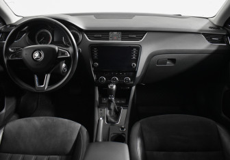 Подержанный автомобиль Skoda Octavia Liftback 2017 года (15 фото)