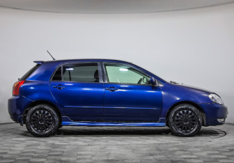 Подержанный автомобиль Toyota Corolla Hatchback 2002 года (5 фото)
