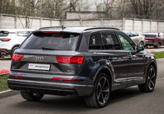Подержанный автомобиль Audi Q7 2018 года (7 фото)