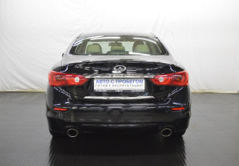 Подержанный автомобиль Infiniti Q50 2015 года (6 фото)