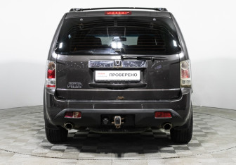 Подержанный автомобиль Honda Pilot 2013 года (6 фото)