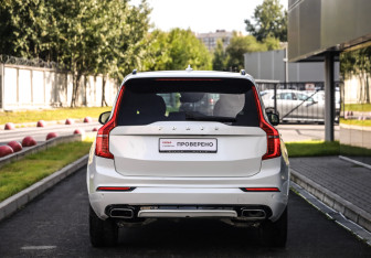 Подержанный автомобиль Volvo XC90 2019 года (7 фото)