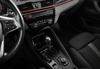 Подержанный автомобиль BMW X1 2017 года (23 фото)