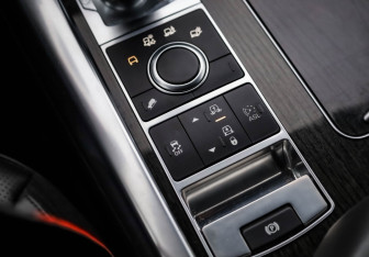 Подержанный автомобиль Land Rover Range Rover Sport 2015 года (25 фото)