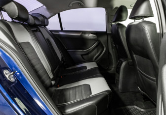 Подержанный автомобиль Volkswagen Jetta Sedan 2011 года (17 фото)