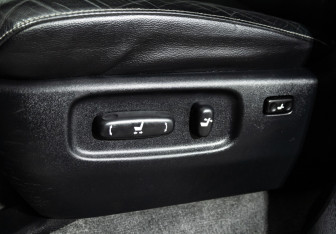 Подержанный автомобиль Toyota Land Cruiser Suv 2014 года (18 фото)