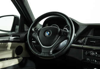 Подержанный автомобиль BMW X6 2013 года (15 фото)