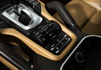 Подержанный автомобиль Porsche Cayenne 2011 года (19 фото)