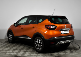 Подержанный автомобиль Renault Kaptur 2018 года (7 фото)