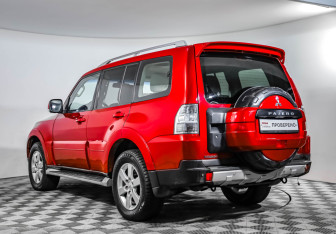 Подержанный автомобиль Mitsubishi Pajero 2007 года (7 фото)