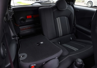 Подержанный автомобиль MINI Hatch 2020 года (29 фото)