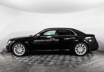 Подержанный автомобиль Chrysler 300C Sedan 2012 года (10 фото)
