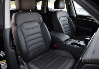 Подержанный автомобиль Volkswagen Touareg 2021 года (27 фото)