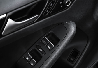 Подержанный автомобиль Volkswagen Jetta Sedan 2017 года (23 фото)