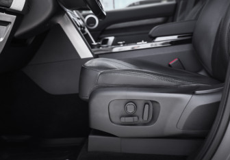 Подержанный автомобиль Land Rover Discovery 2019 года (30 фото)