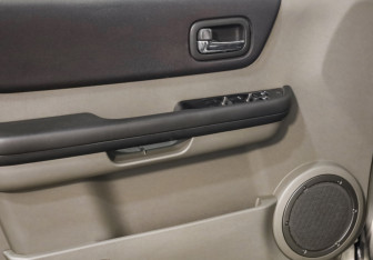 Подержанный автомобиль Nissan X-Trail 2006 года (16 фото)