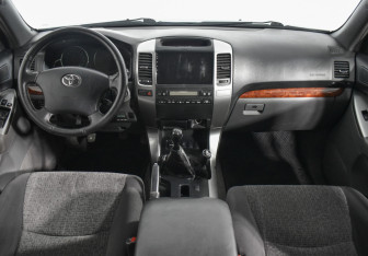 Подержанный автомобиль Toyota Land Cruiser Prado 2002 года (13 фото)