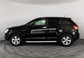 Подержанный автомобиль Nissan Qashqai 2009 года (8 фото)