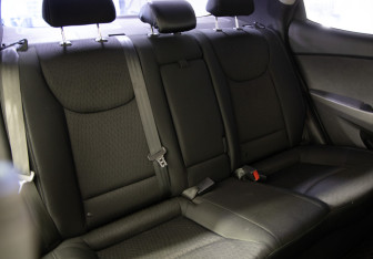 Подержанный автомобиль Hyundai Elantra Sedan 2012 года (18 фото)