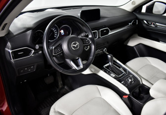 Подержанный автомобиль Mazda CX-5 2017 года (9 фото)