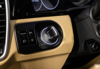 Подержанный автомобиль Porsche Cayenne 2019 года (31 фото)