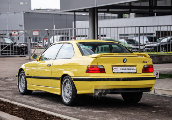 Подержанный автомобиль BMW M3 Coupe 1994 года (8 фото)