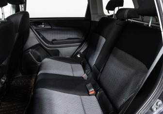 Подержанный автомобиль Subaru Forester Suv 2017 года (10 фото)