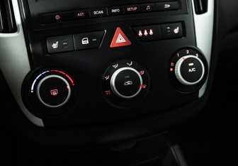 Подержанный автомобиль Kia Ceed Wagon 2010 года (15 фото)