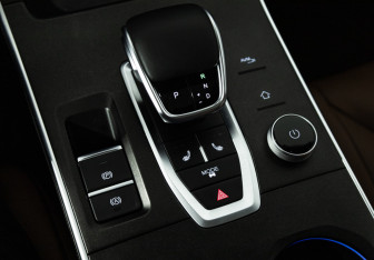 Подержанный автомобиль Omoda C5 2023 года (19 фото)