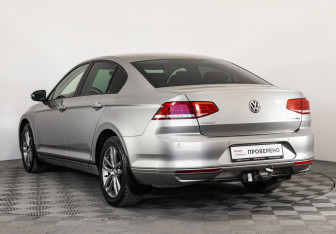 Подержанный автомобиль Volkswagen Passat Sedan 2016 года (8 фото)
