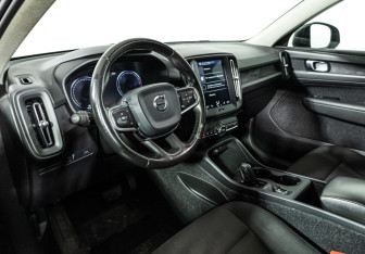 Подержанный автомобиль Volvo XC40 2019 года (11 фото)
