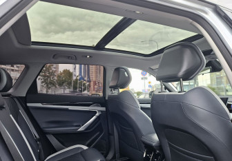 Подержанный автомобиль Geely Atlas 2024 года (15 фото)