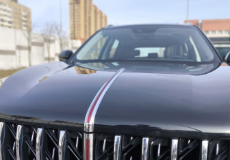 Подержанный автомобиль Hongqi HS5 2024 года (11 фото)