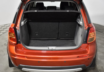 Подержанный автомобиль Suzuki SX4 Hatchback 2011 года (18 фото)