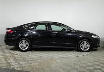 Подержанный автомобиль Ford Mondeo Sedan 2015 года (4 фото)