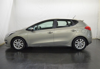 Подержанный автомобиль Kia Ceed Hatchback 2016 года (8 фото)
