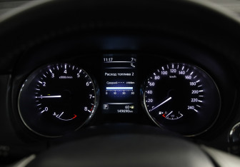 Подержанный автомобиль Nissan X-Trail 2016 года (13 фото)