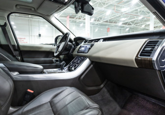 Подержанный автомобиль Land Rover Range Rover Sport 2018 года (26 фото)