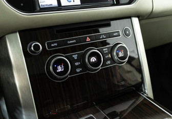 Подержанный автомобиль Land Rover Range Rover 2015 года (22 фото)