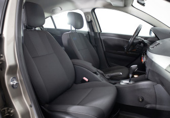 Подержанный автомобиль Renault Fluence 2012 года (18 фото)