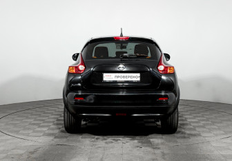 Подержанный автомобиль Nissan Juke 2012 года (6 фото)