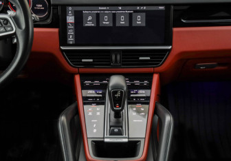 Подержанный автомобиль Porsche Cayenne 2019 года (21 фото)