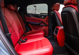 Подержанный автомобиль Porsche Cayenne 2020 года (31 фото)