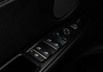 Подержанный автомобиль BMW X6 2015 года (21 фото)