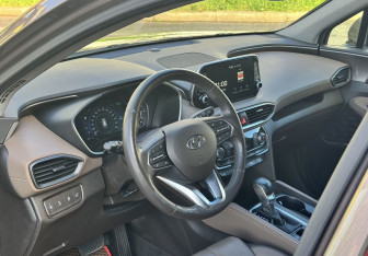 Подержанный автомобиль Hyundai Santa Fe 2019 года (9 фото)