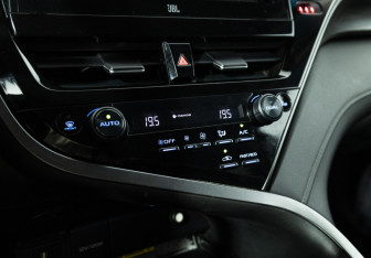 Подержанный автомобиль Toyota Camry Sedan 2021 года (18 фото)