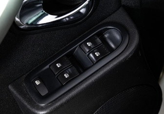 Подержанный автомобиль Nissan Terrano 2014 года (13 фото)