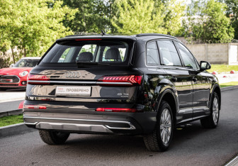 Подержанный автомобиль Audi Q7 2019 года (6 фото)